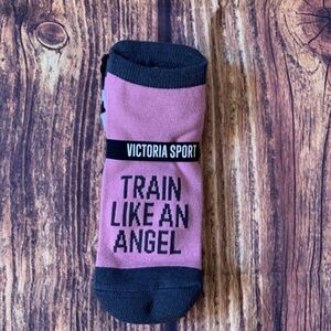 NWT Victoria Sport Women's Train Like An Angel Low Show Socks - Set of 2 Sz: OS